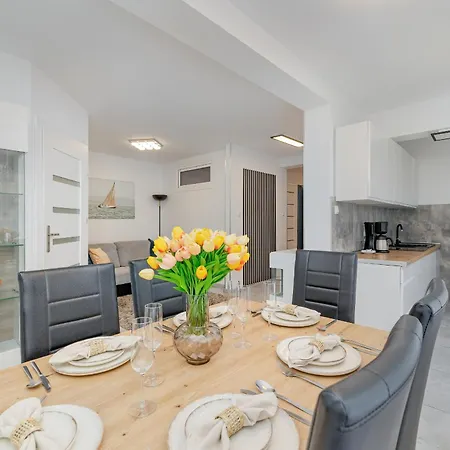 Family Herberta With Terrace And Parking By Rent Like Lägenhet *